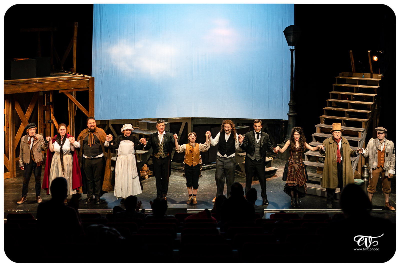 OLIVER TWIST (CIE LA MESNIE H.)